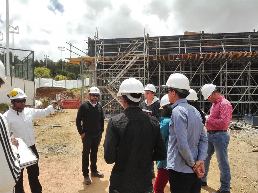 CAMPUS USTA VISITA ESTUDIANTES CONSTRUCCIÓN 